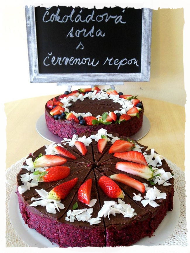 Čokoládová torta s červenou repou Čokoládová torta s červenou repou