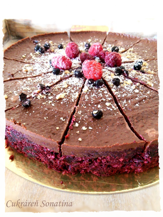 Čokoládová torta s červenou repou Čokoládová torta s červenou repou